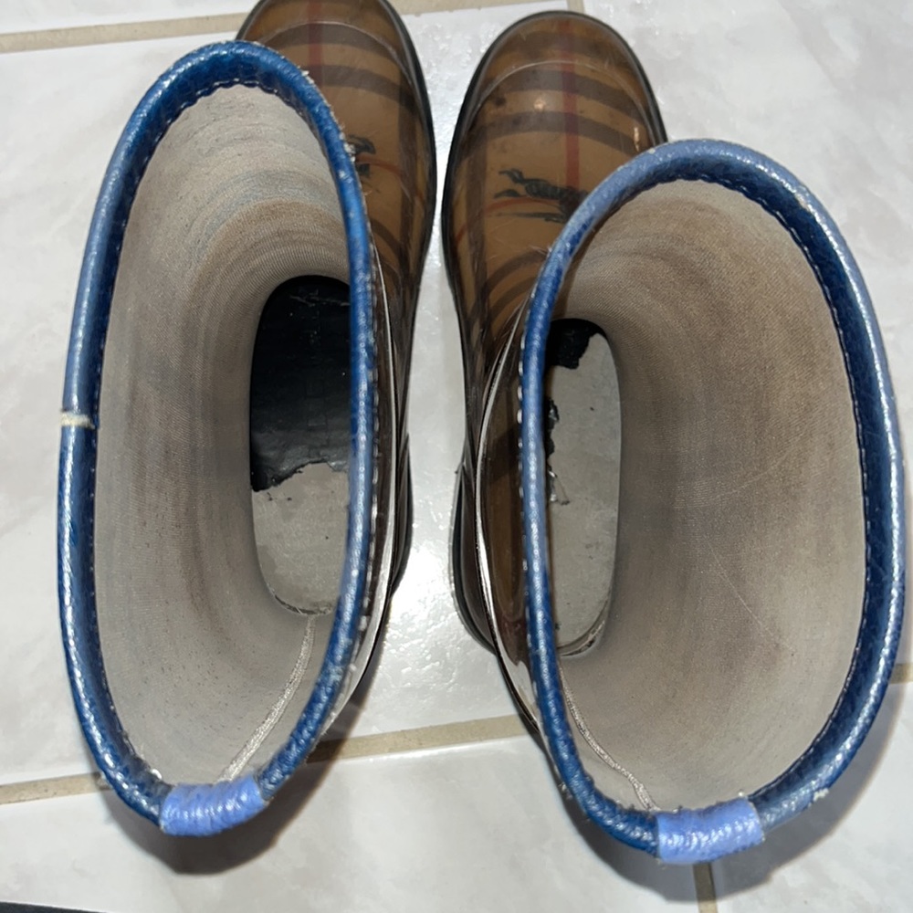 Burberry rain boots - Picture 10 of 10